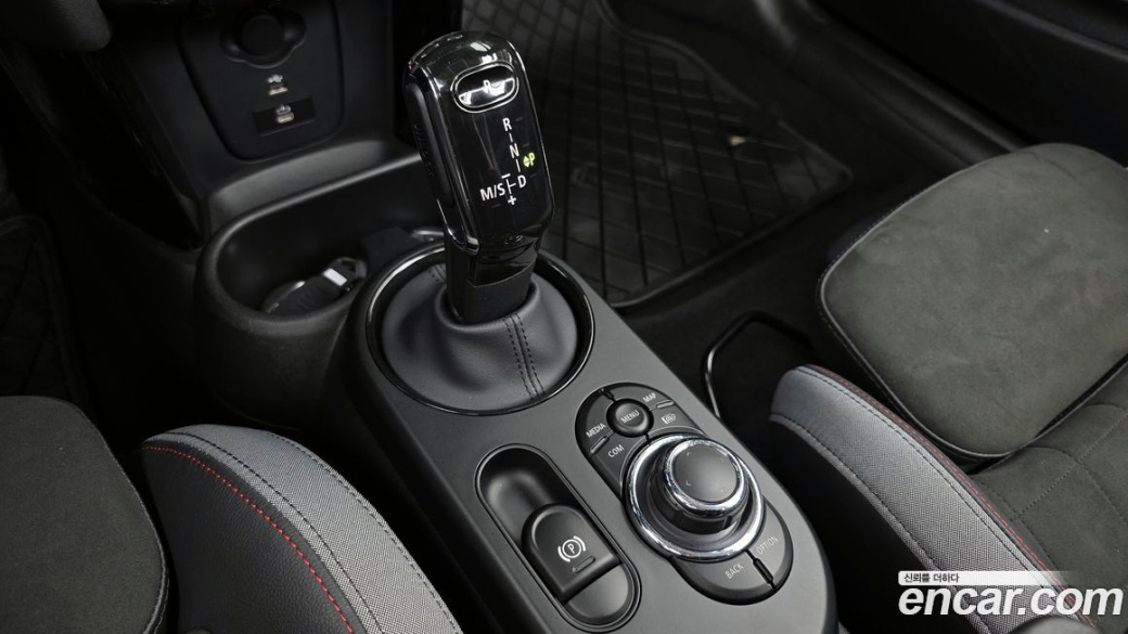 Mini Cooper Convertible JCW, 2023