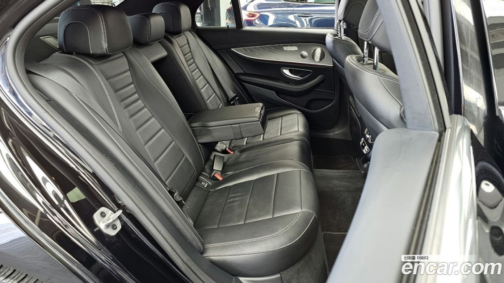 Mercedes-Benz E-Class E350 4MATIC Exclusive, 2023