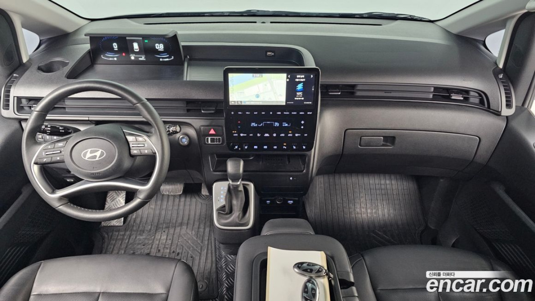 Hyundai Staria 4WD Tourer 9-Seater, 2025