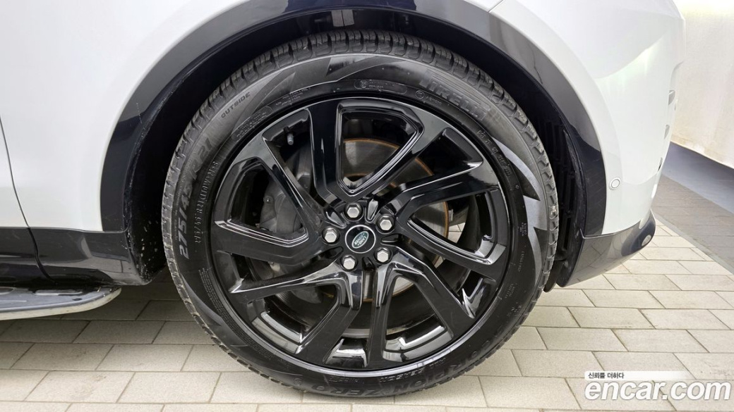 Land Rover Discovery P360 R-Dynamic SE, 2023