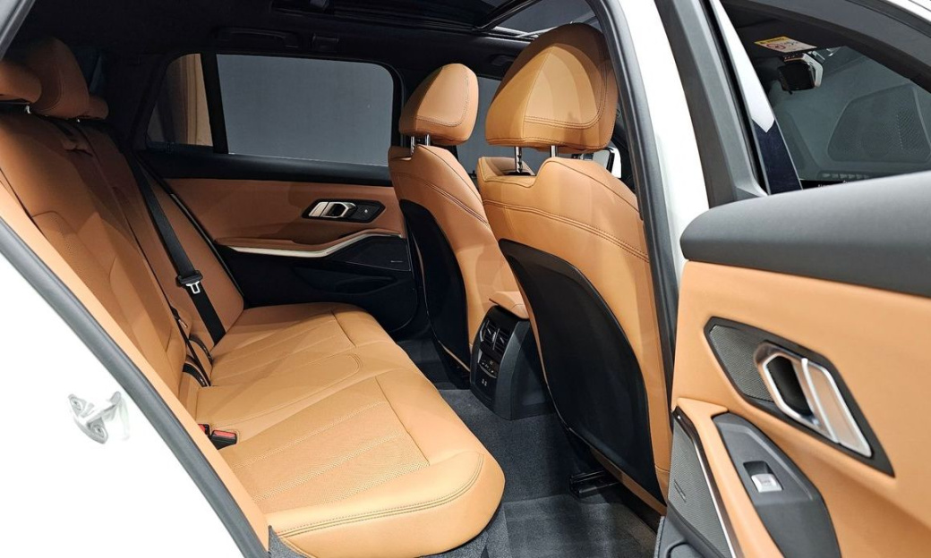 BMW 3-Series 320i Touring, 2024