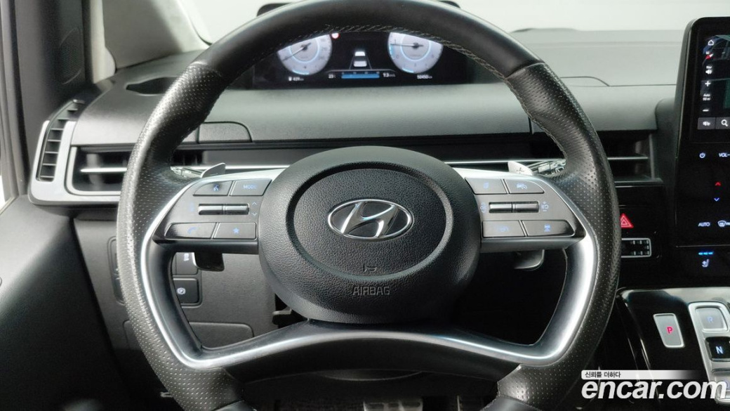 Hyundai Staria Lounge 9-Seater, 2022