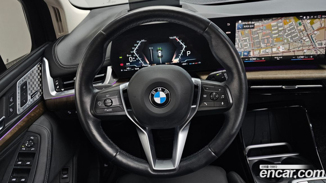 BMW 2-Series 220i Luxury, 2023