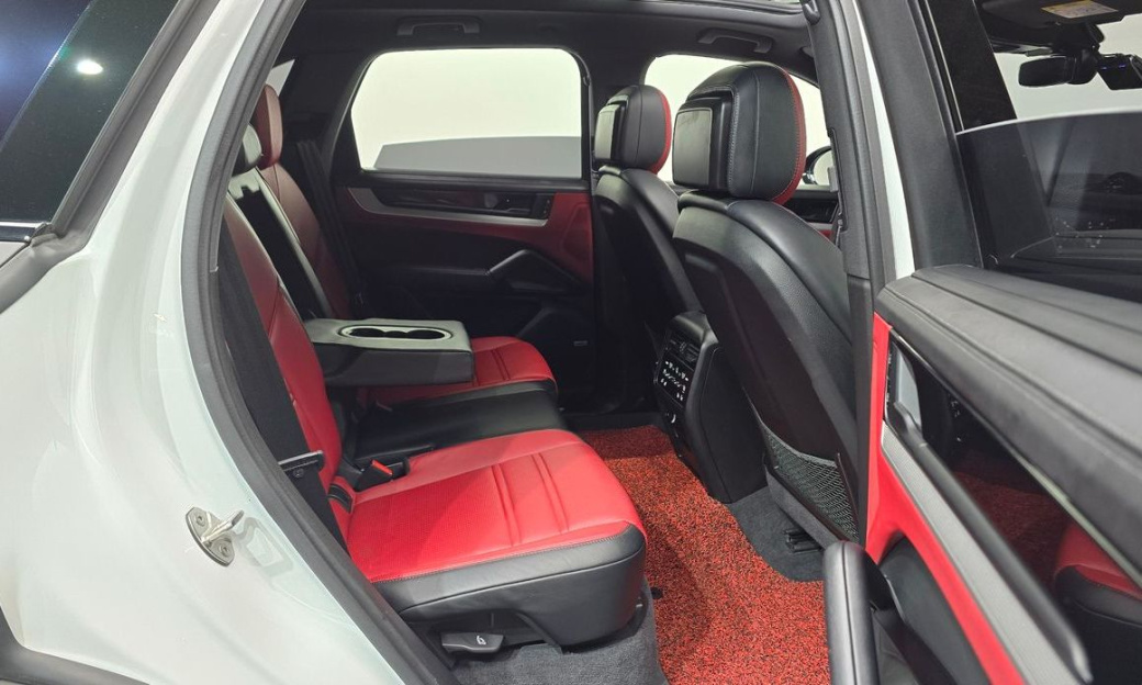 Porsche Cayenne 3.0, 2024