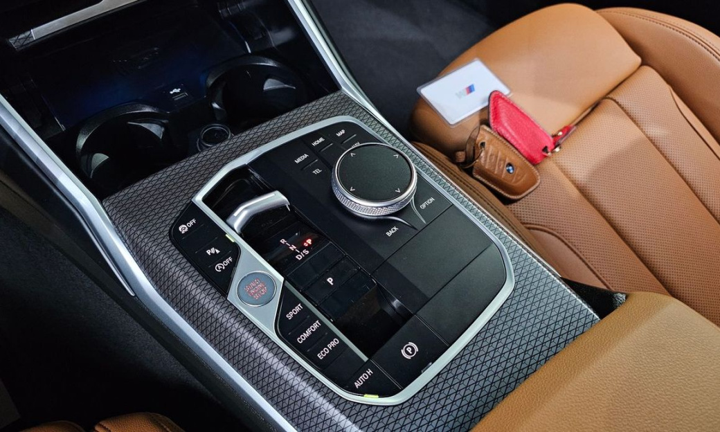 BMW 3-Series 320i M Sport, 2024