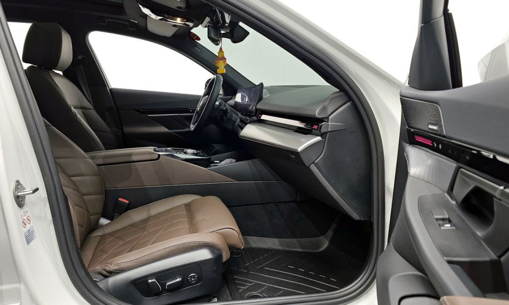 BMW 5-Series 520i Special Edition, 2024