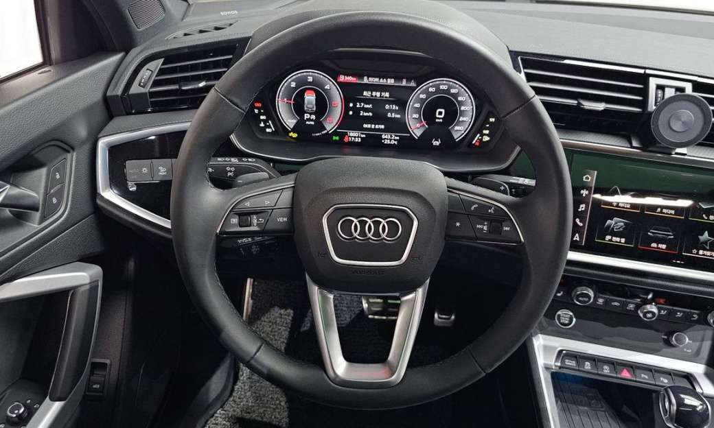 Audi Q3 35 TDI Premium, 2025