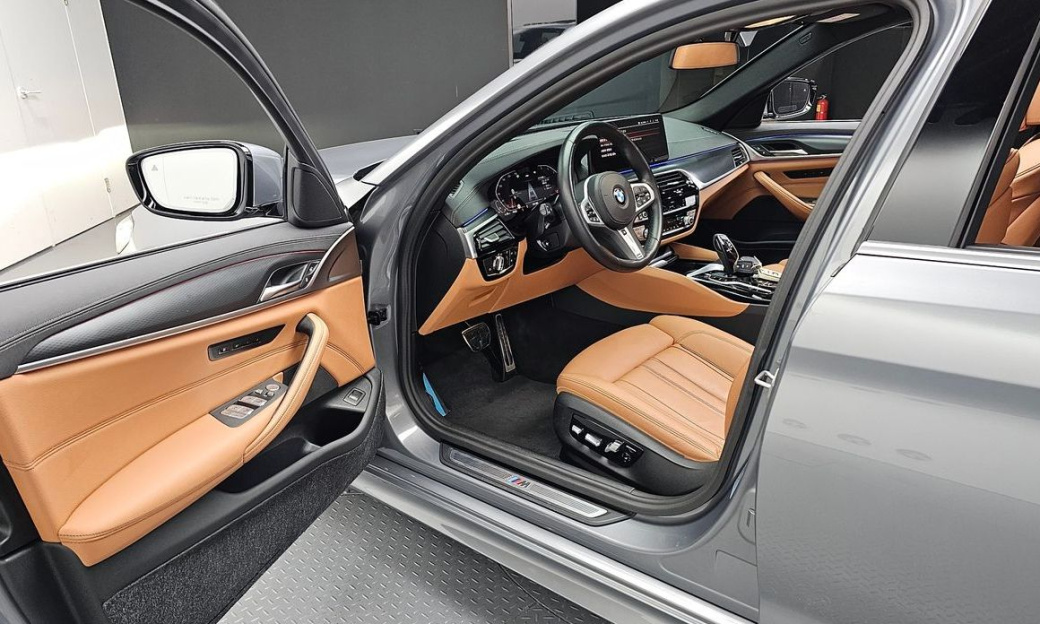 BMW 5-Series 520i M Sport, 2023