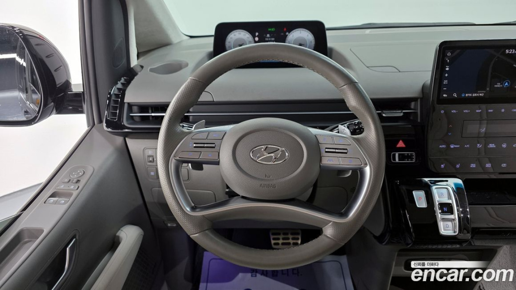 Hyundai Staria 4WD Lounge 9-Seater, 2023