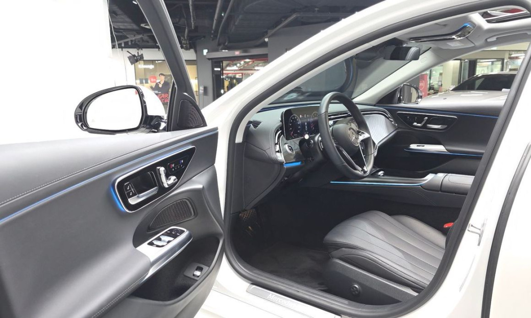 Mercedes-Benz E-Class E200 Avantgarde, 2024