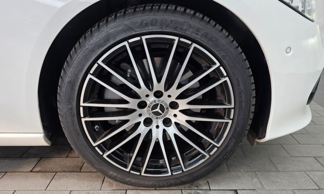 Mercedes-Benz C-Class C300 4MATIC Avantgarde, 2024