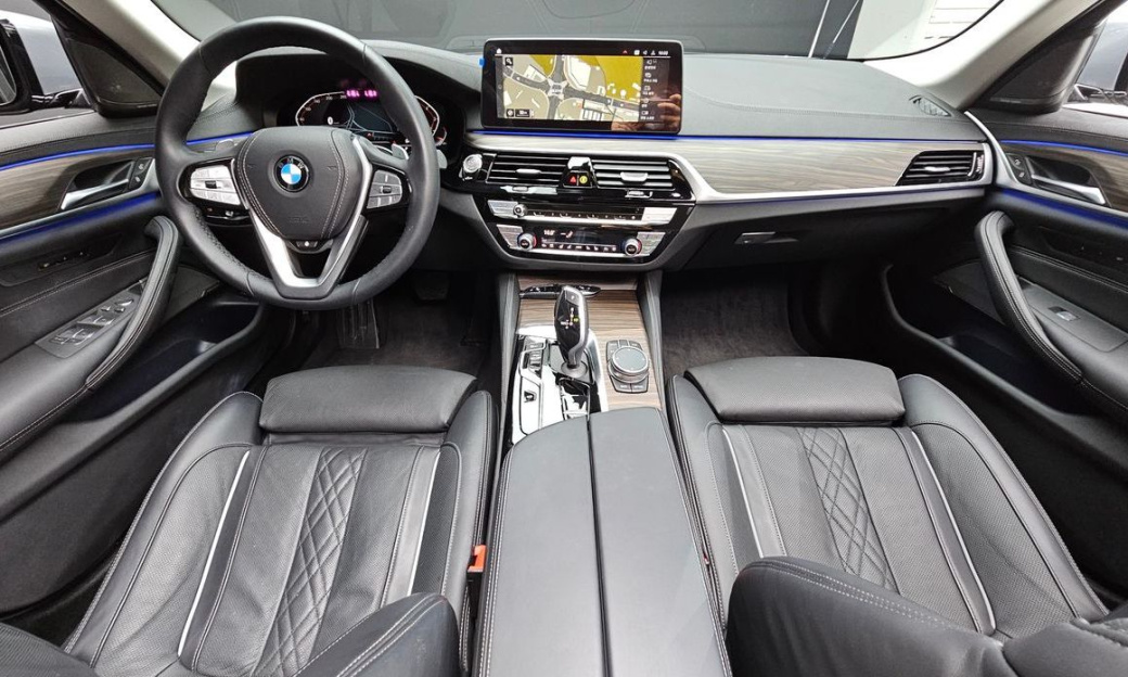 BMW 5-Series 530i xDrive Luxury, 2023