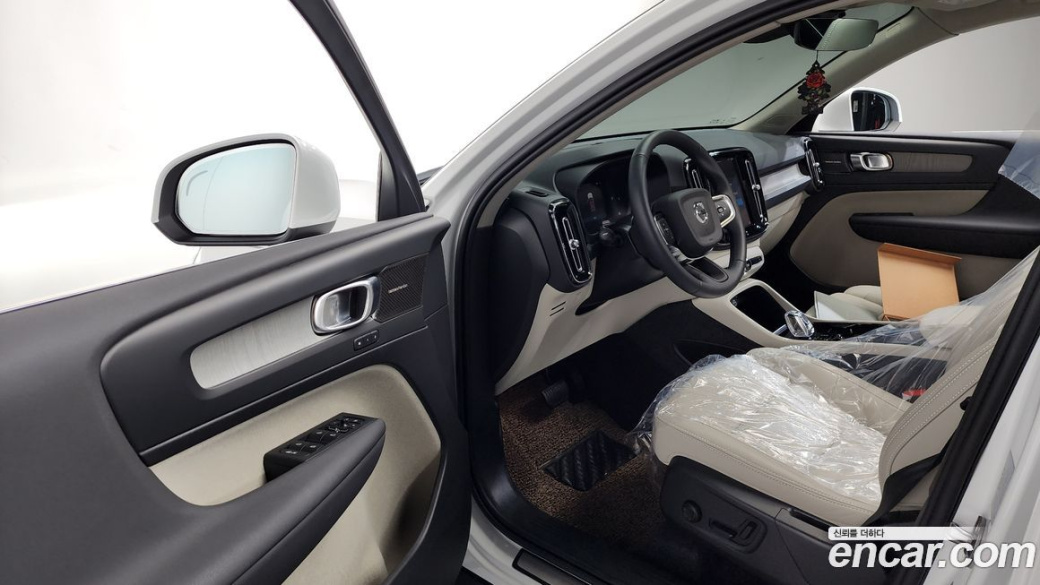 Volvo XC40 B4 Ultra Bright, 2025