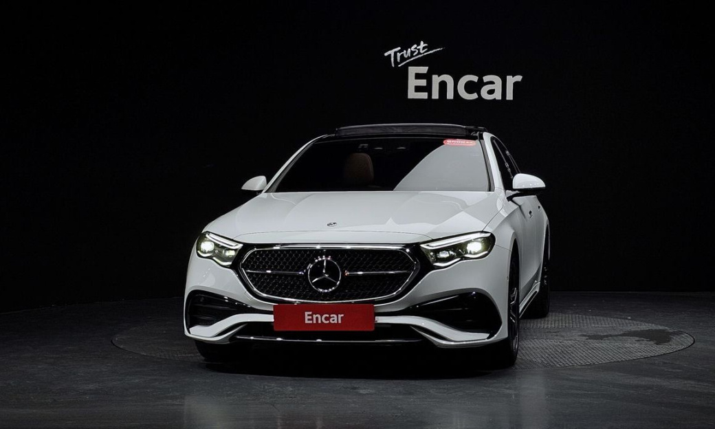 Mercedes-Benz E-Class E300 4MATIC AMG Line, 2024