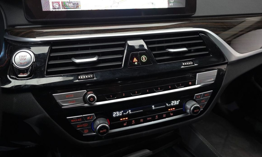 BMW 5-Series 520i Luxury, 2023