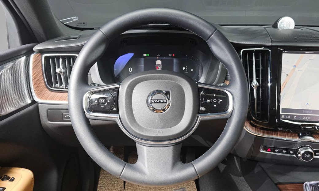Volvo XC60 B6 Ultra Bright, 2024