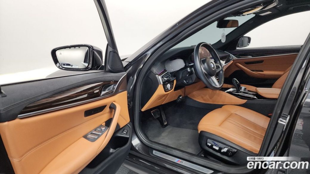 BMW 5-Series 520i M Sport, 2022