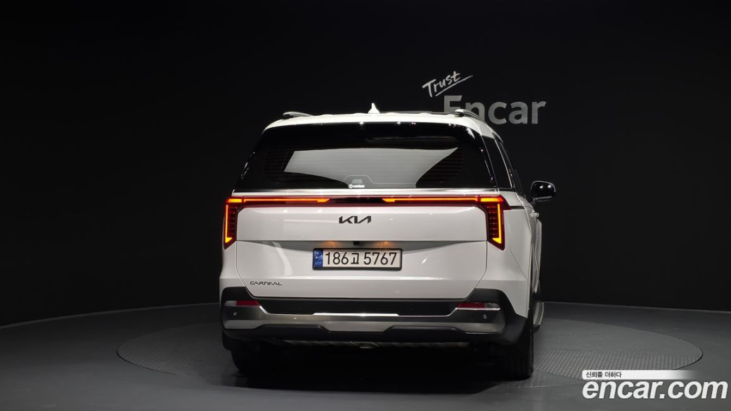 Kia Carnival 9-Seater Signature, 2024