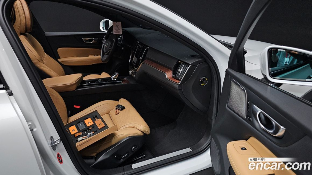 Volvo V60 B5 Ultimate AWD, 2024