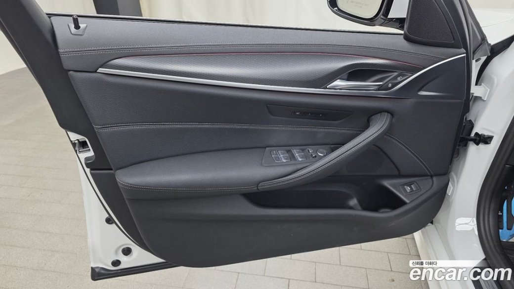 BMW 5-Series 520i M Sport, 2023