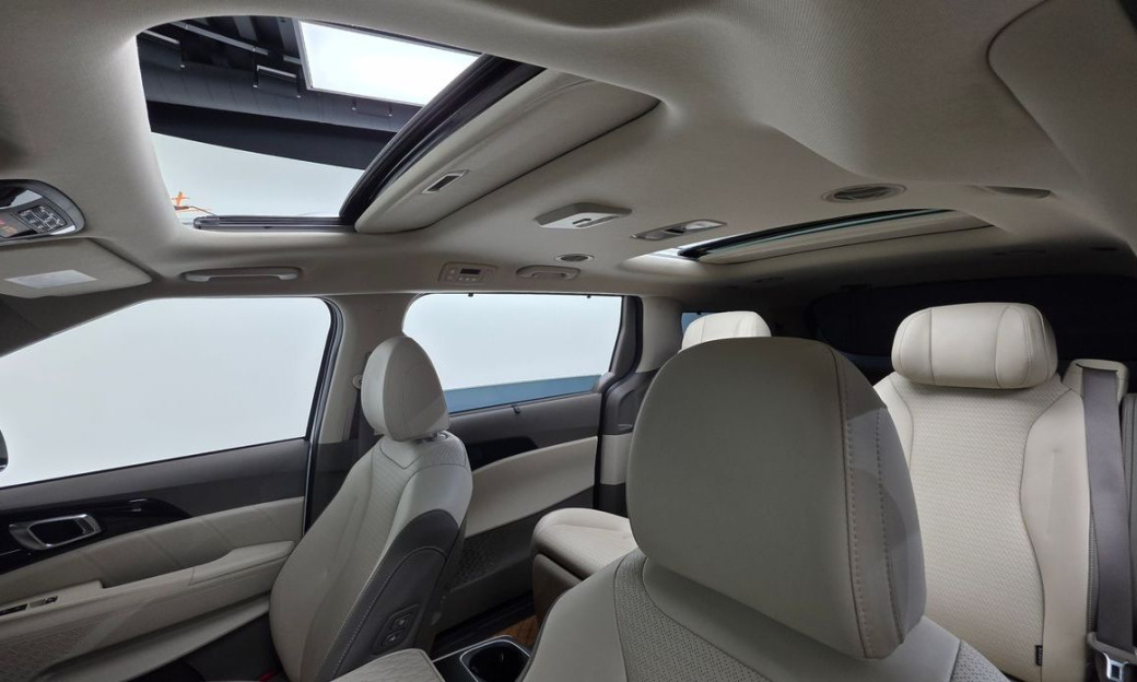 Kia Carnival 7-Seater Signature, 2024