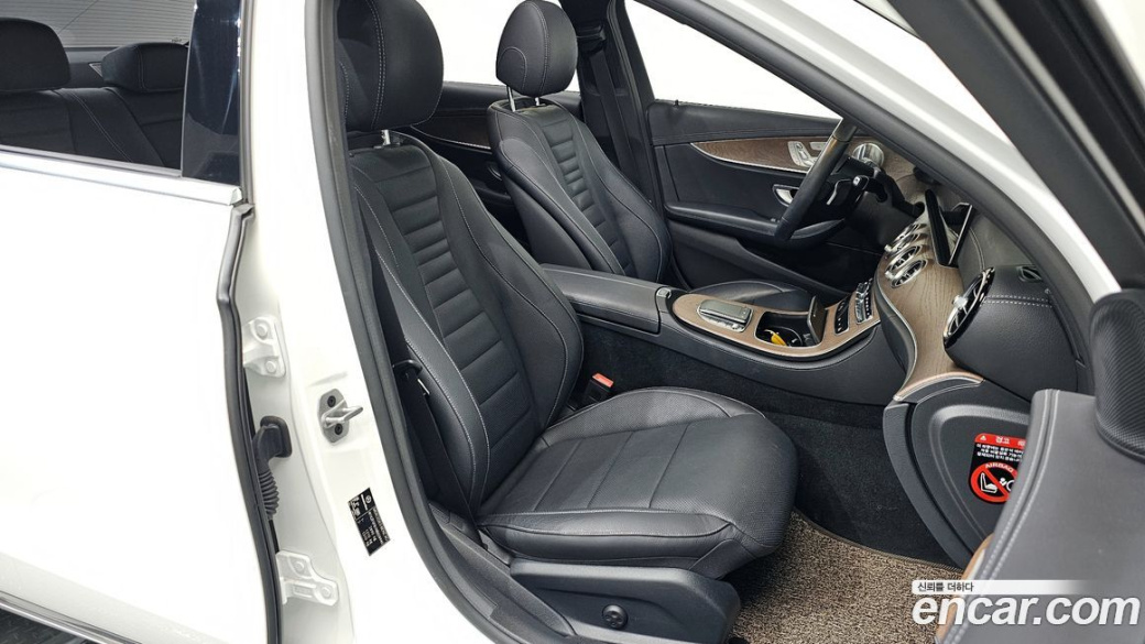 Mercedes-Benz E-Class E220d 4MATIC Exclusive, 2022
