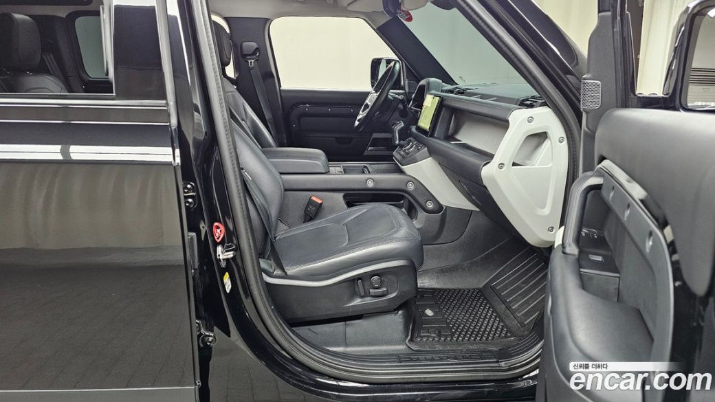 Land Rover Defender 110 D300 HSE, 2023