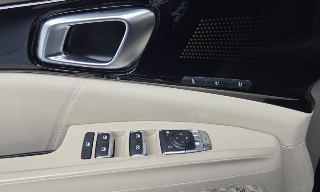 Kia Carnival 9-Seater Hi Limousine, 2025