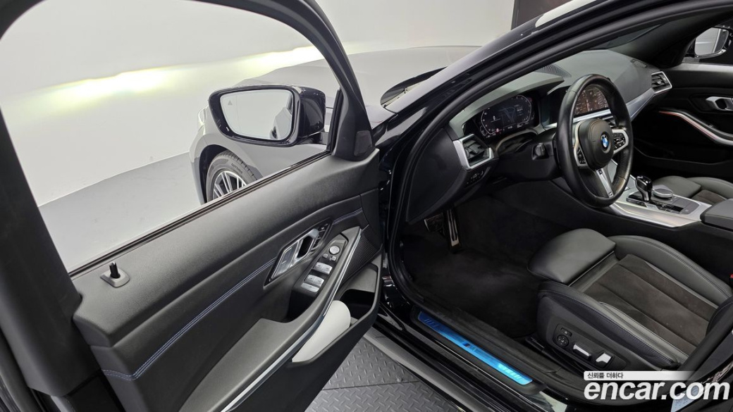 BMW 3-Series 320i M Sport, 2022