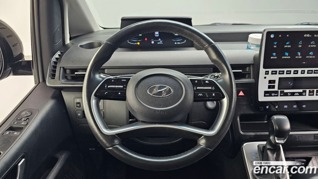 Hyundai Staria 4WD Tourer 11-Seater, 2023
