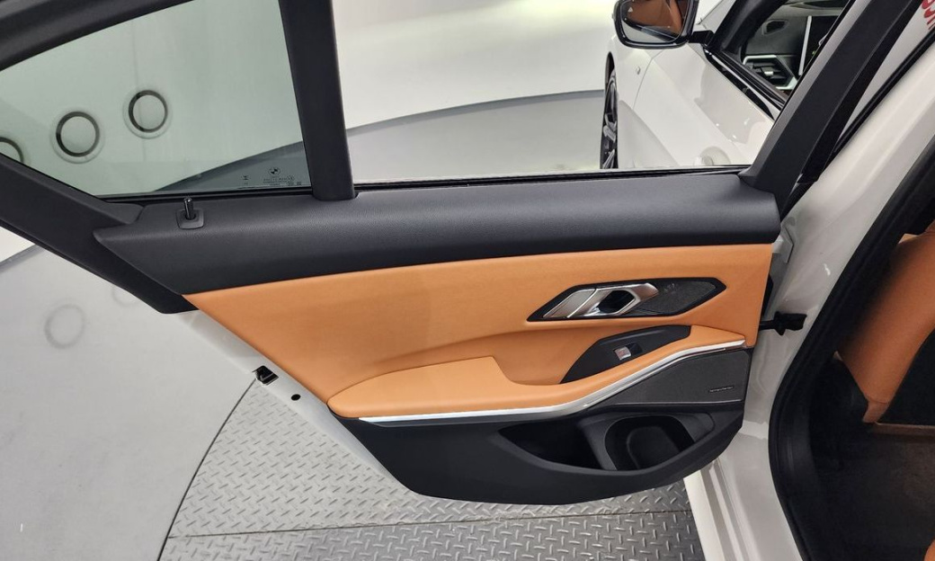 BMW 3-Series 320i M Sport, 2024