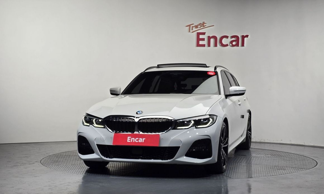 BMW 3-Series 320i Touring M Sports, 2022