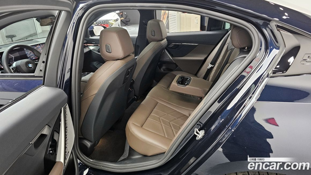 BMW 5-Series 520i M Sport, 2025