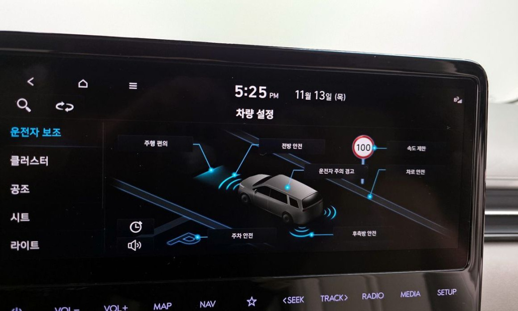 Hyundai Staria 4WD Lounge 9-Seater, 2023