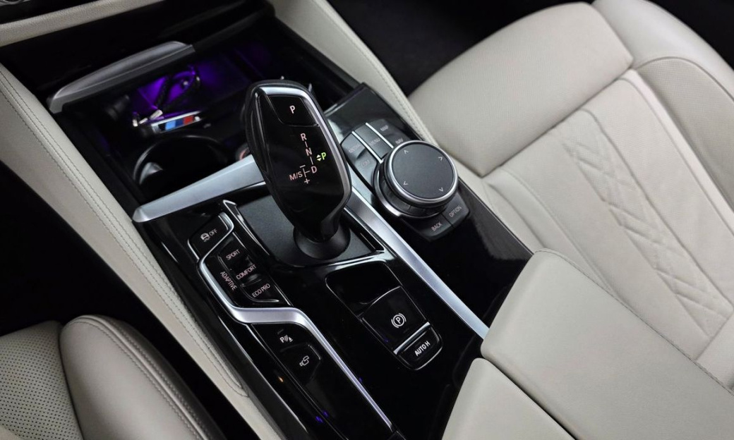BMW 5-Series M550i xDrive, 2022