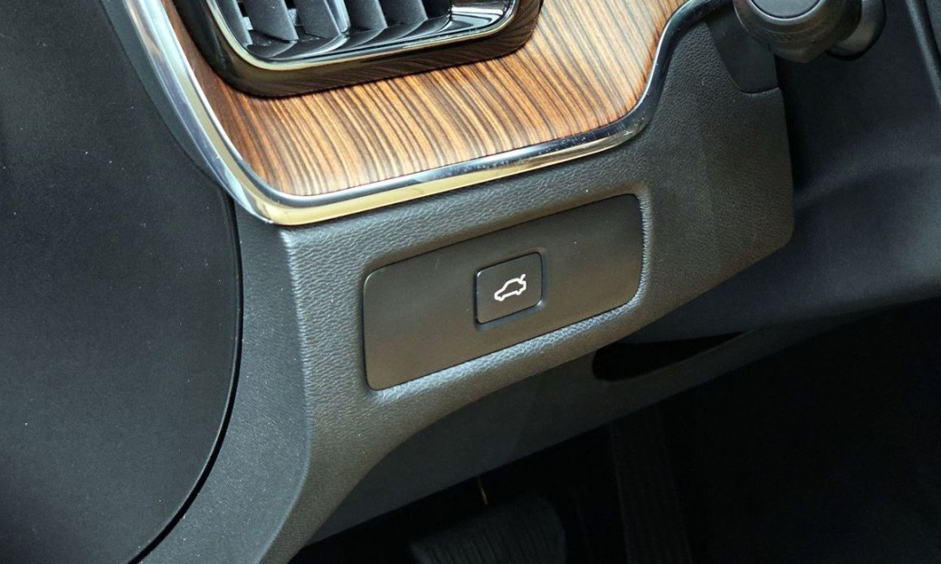 Volvo XC60 B6 Ultra Bright, 2025