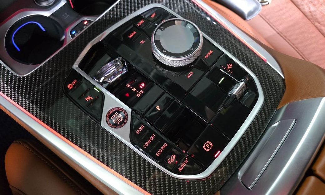 BMW X5 M60i, 2025