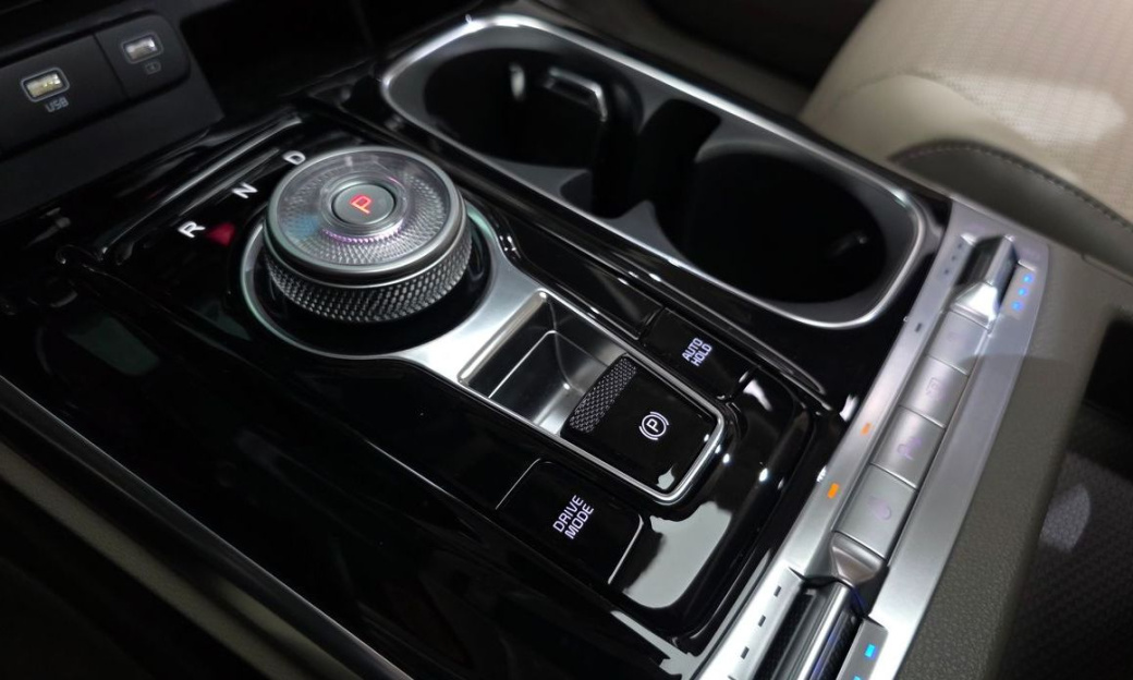 Kia Carnival 7-Seater Signature, 2023