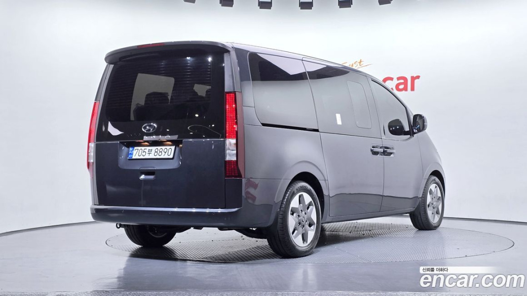 Hyundai Staria Tourer 11-Seater, 2024