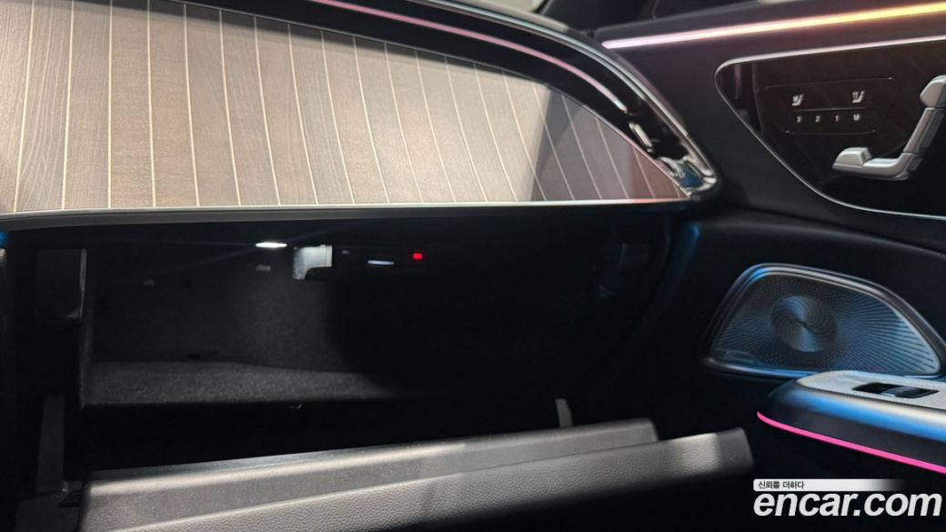 Mercedes-Benz E-Class E300 4MATIC Exclusive, 2025