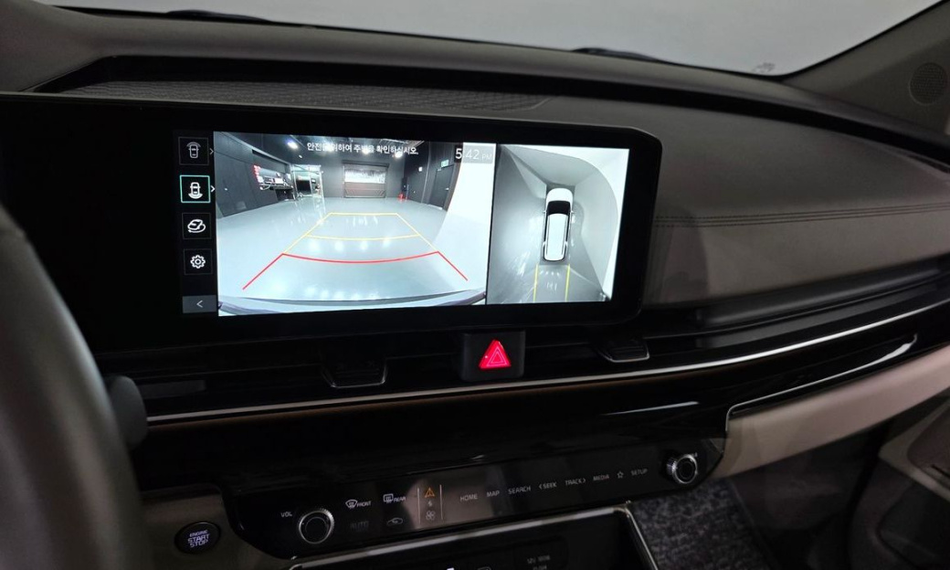 Kia Carnival 7-Seater Gravity, 2025