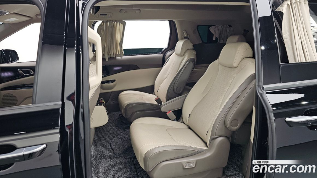 Kia Carnival 9-Seater Hi-Limousine, 2022