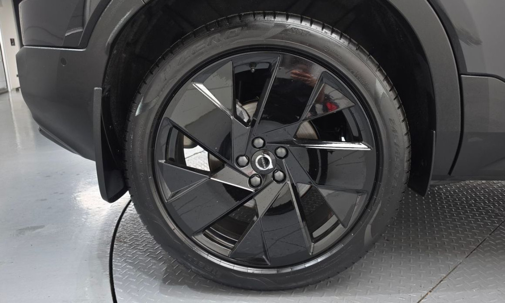 Volvo XC40 B4 Black Edition, 2025