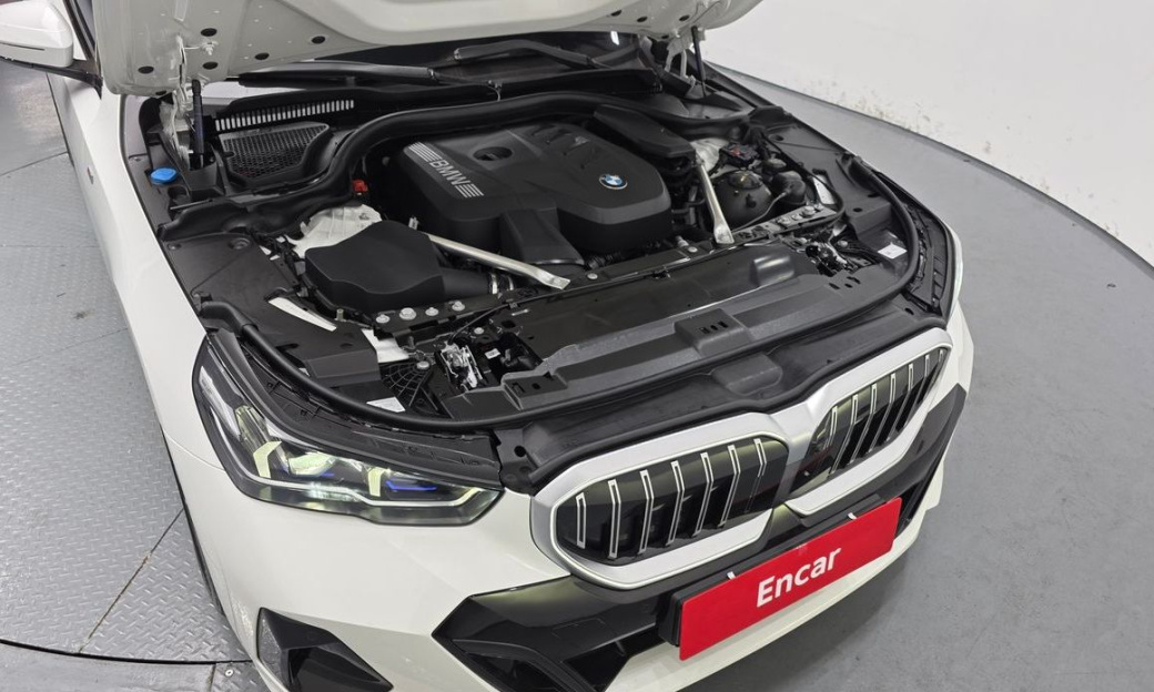 BMW 5-Series 520i M Sport, 2025