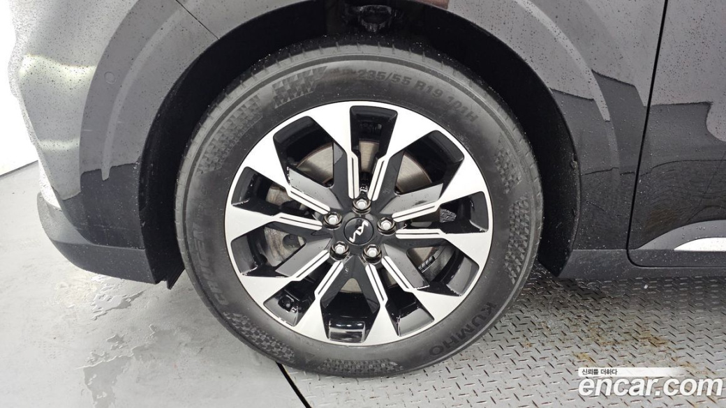Kia Carnival 9-Seater Signature, 2023
