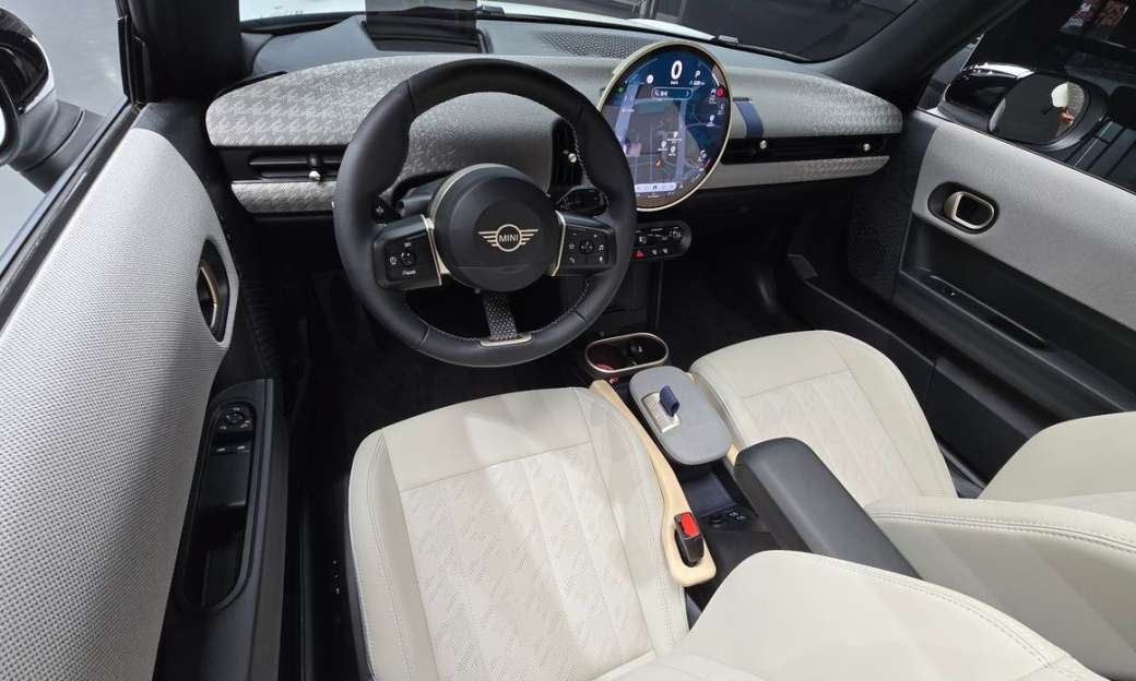 Mini Cooper Favoured, 2025