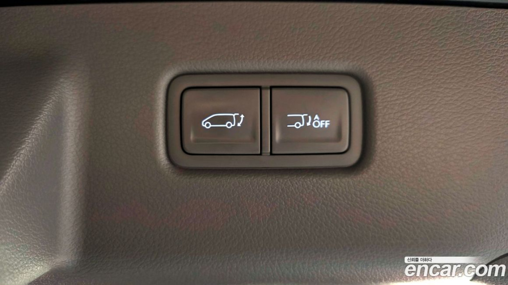 Hyundai Staria 4WD Lounge 7-Seater, 2023