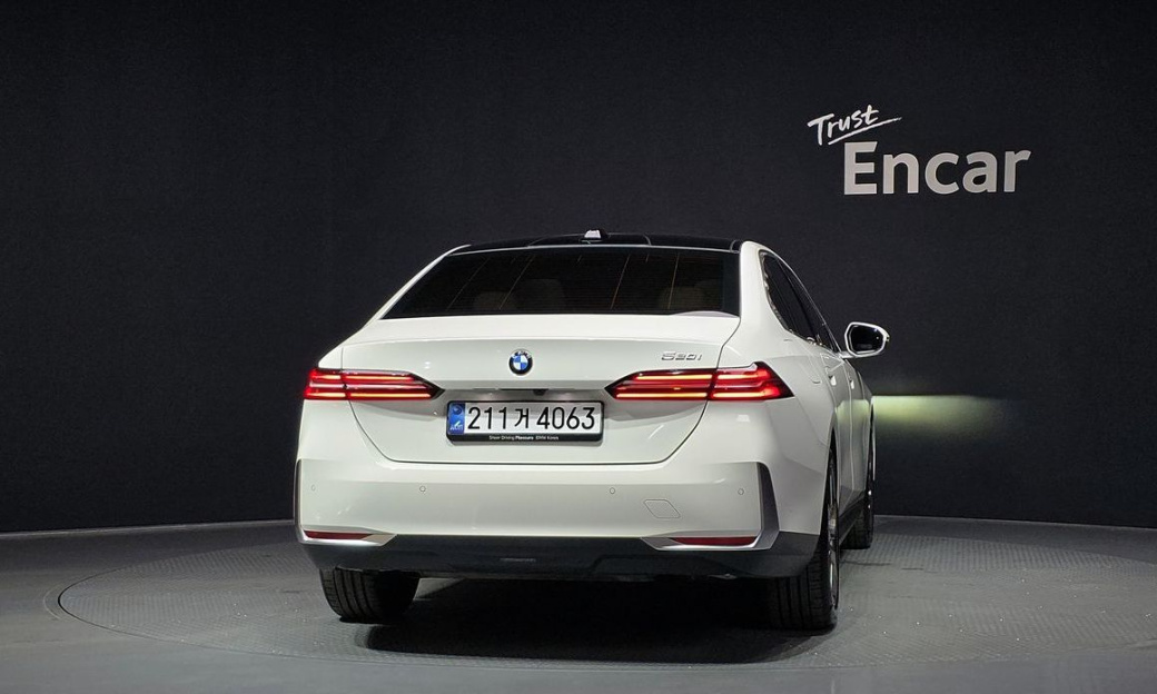 BMW 5-Series 520i, 2025