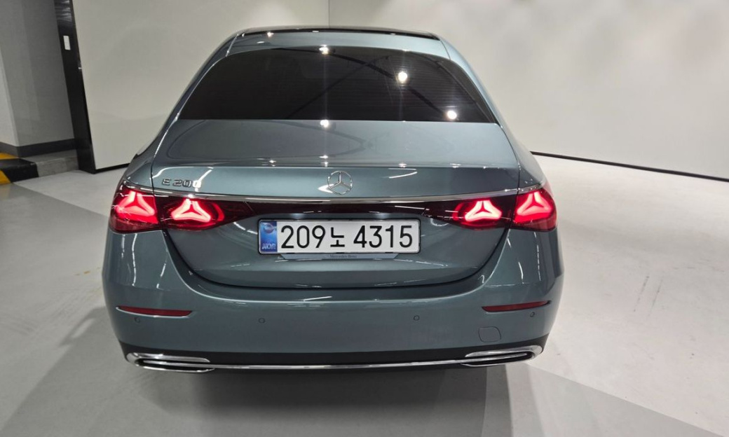 Mercedes-Benz E-Class E200 Avantgarde, 2025