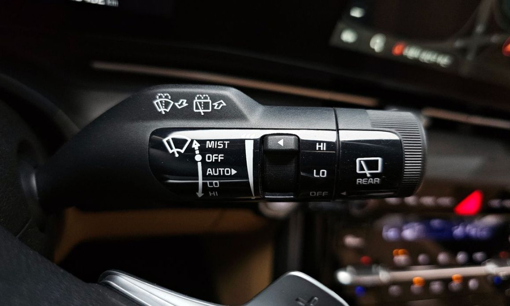 Kia Carnival 9-Seater Signature, 2023